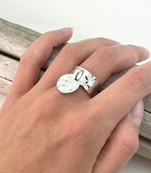 Bague breloque ajustable martelée acier inoxydable pour femme – Image 2