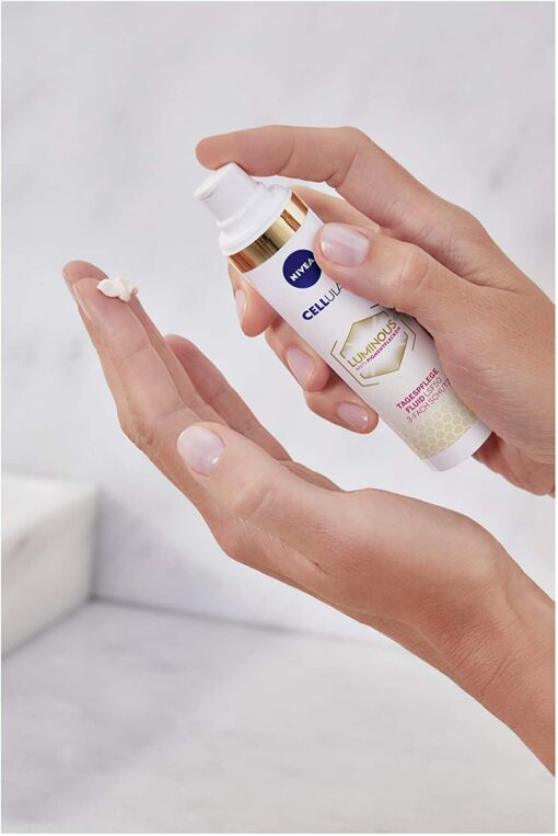 NIVEA Cellular Luminous 630® Soin de Jour Protecteur FPS 50 anti-taches (1 x 40 ml), soin visage enrichi en Acide hyaluronique – Image 4