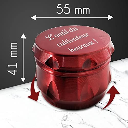 KDO MAGIC - Grinder personnalisé - 55 x 41mm - Moulin à épice personnalisable avec prénom gravé - Broyeur à tabac en métal haute qualité - 4 pièces - Tamis et Spatule - Grinder relief (Modèle Texte) – Image 3