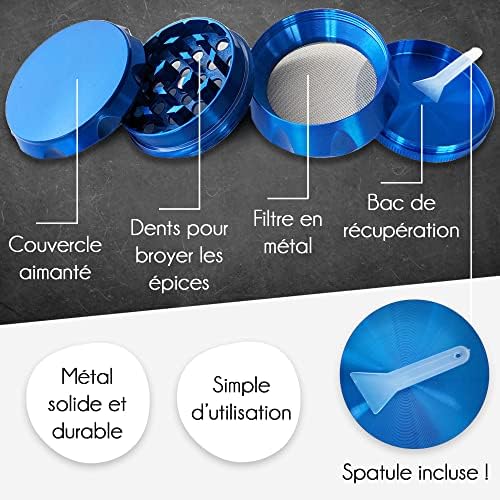 KDO MAGIC - Grinder personnalisé - 55 x 41mm - Moulin à épice personnalisable avec prénom gravé - Broyeur à tabac en métal haute qualité - 4 pièces - Tamis et Spatule - Grinder relief (Modèle Texte) – Image 4