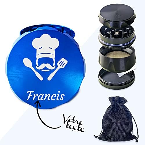 KDO MAGIC - Grinder personnalisé - 55 x 41mm - Moulin à épice personnalisable avec prénom gravé - Broyeur à tabac en métal haute qualité - 4 pièces - Tamis et Spatule - Grinder relief (Modèle Texte) – Image 17